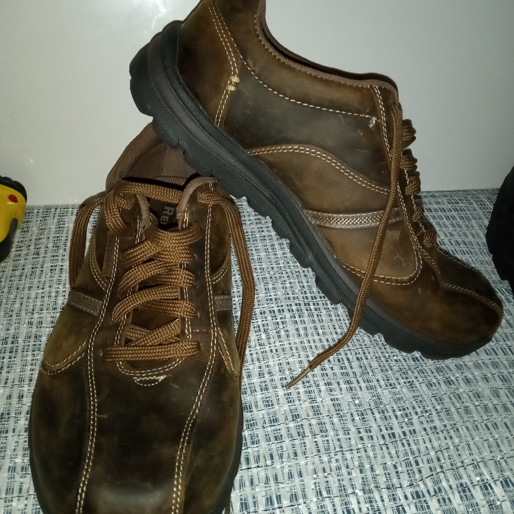 Skechers/extra wide/relaxed fit/size 9.5
